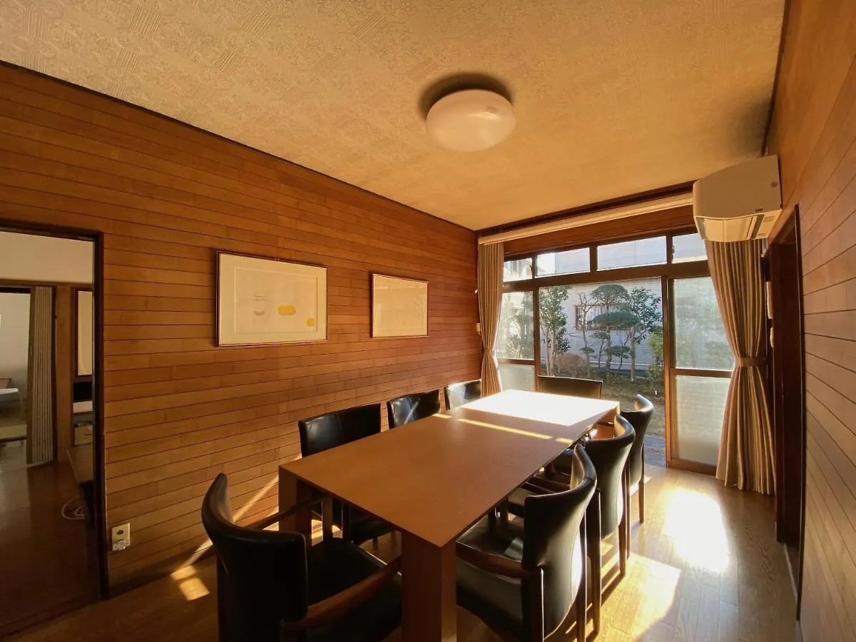 Holiday home 湘南ソラル〜二宮の高台・アートな庭付き日本家屋121㎡／高速wifi／芝生ドッグラン・ピザ窯bbq有 Villa Ninomiya