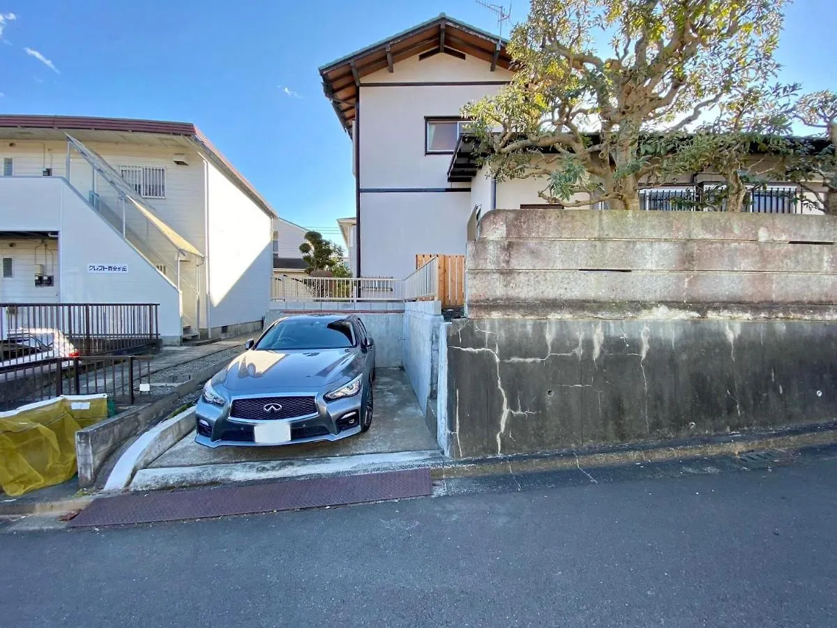 Holiday home 湘南ソラル〜二宮の高台・アートな庭付き日本家屋121㎡／高速wifi／芝生ドッグラン・ピザ窯bbq有 Villa Ninomiya